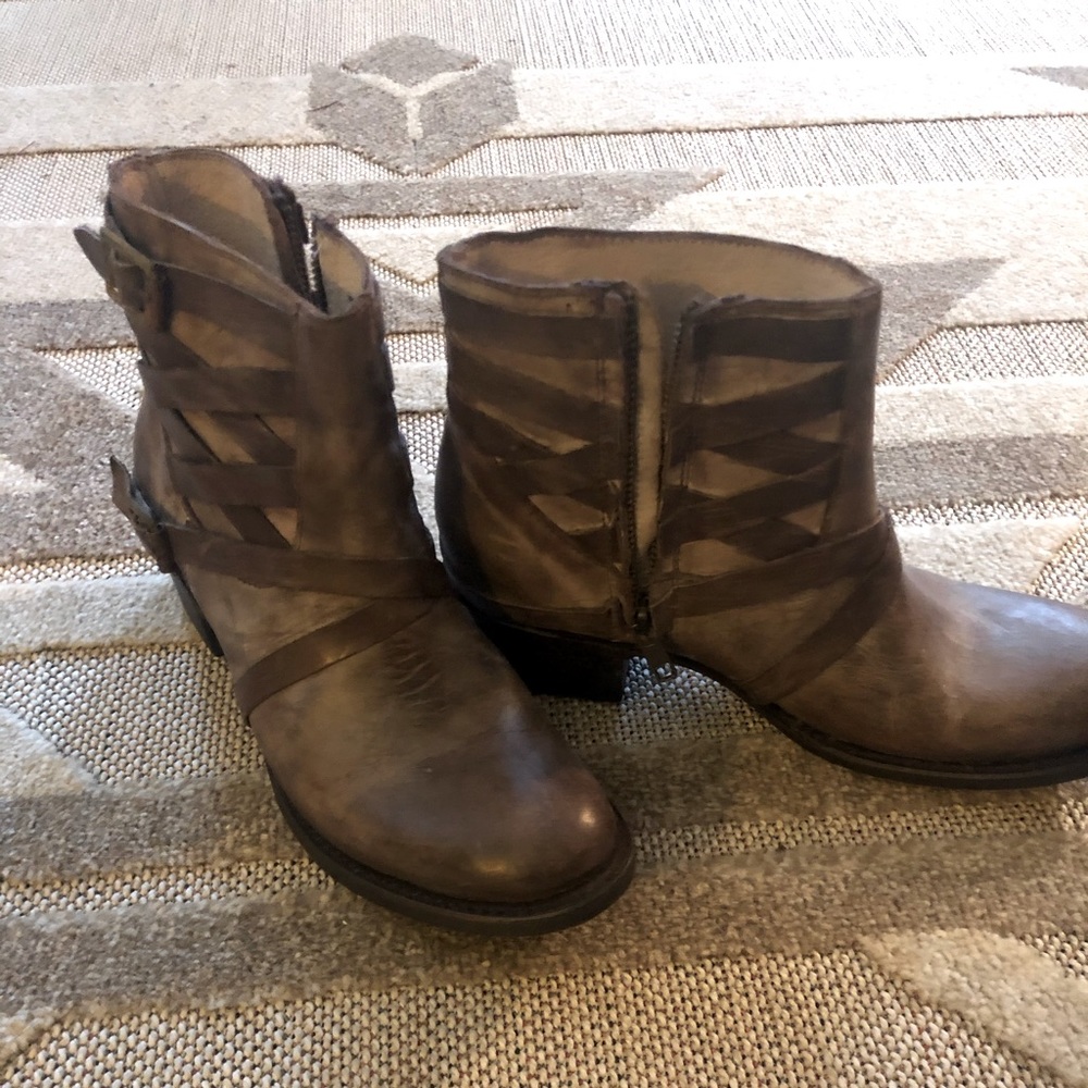 FREEBIRD by Steven!! Sammi Boot Size 8!!